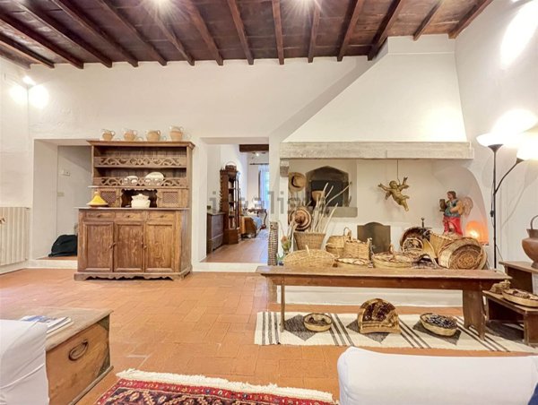 casale in vendita a Firenze in zona Settignano