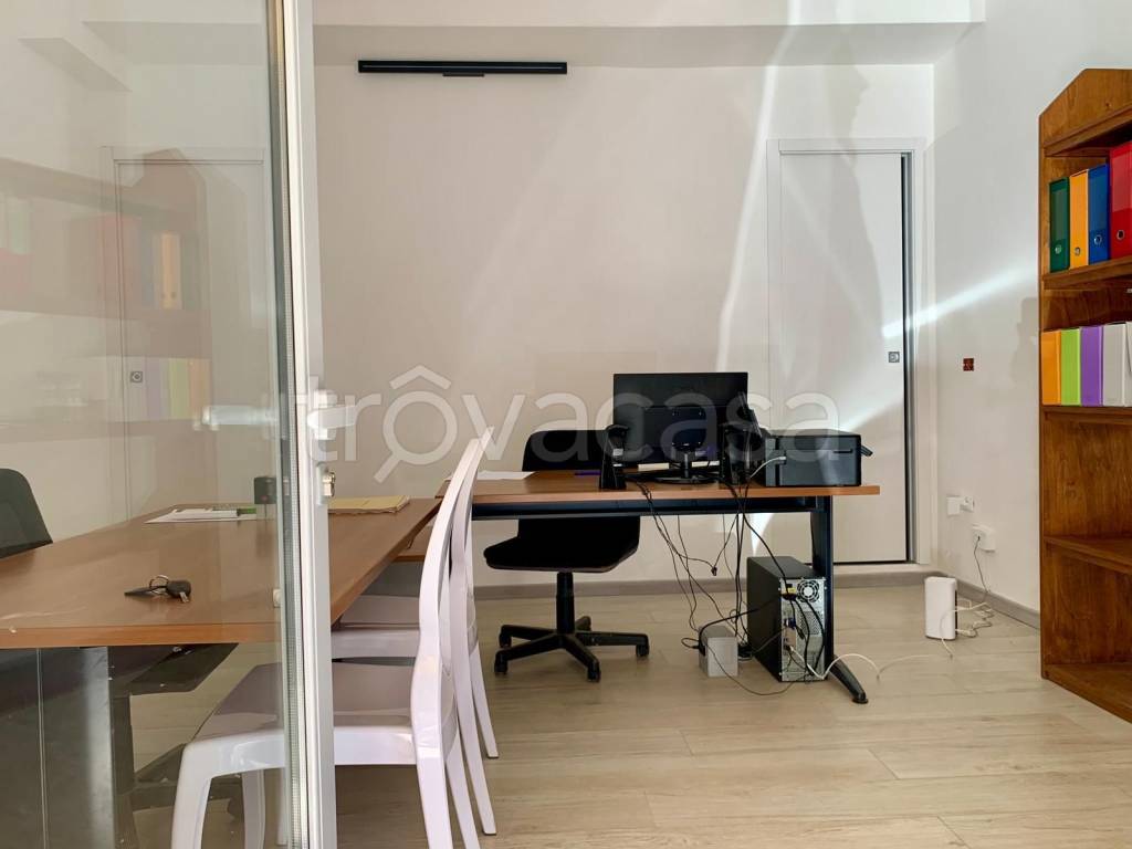 negozio in vendita a Firenze in zona Careggi