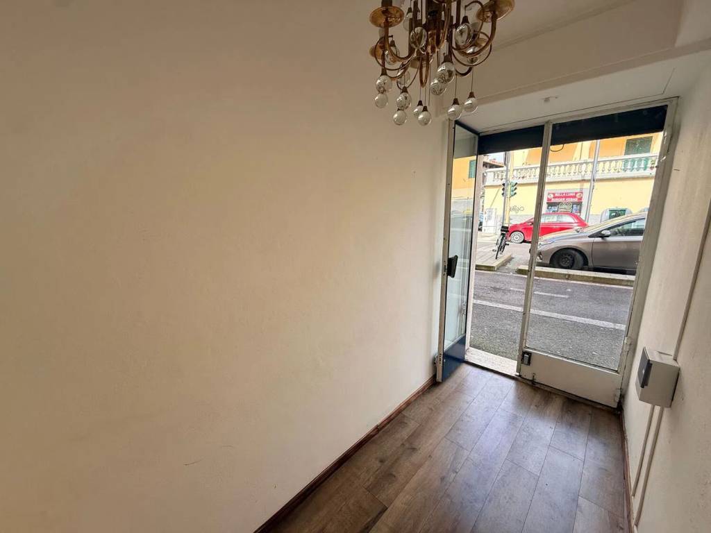 negozio in vendita a Firenze in zona Campo di Marte