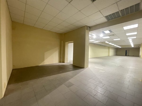 negozio in vendita a Firenze in zona Le Cure