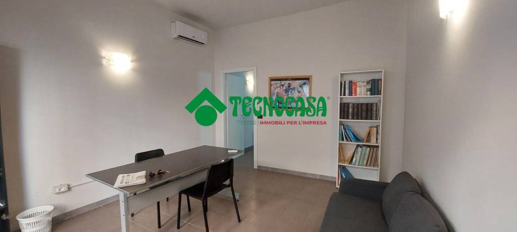 negozio in vendita a Firenze in zona Novoli