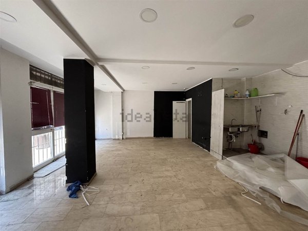 locale commerciale in vendita a Firenze