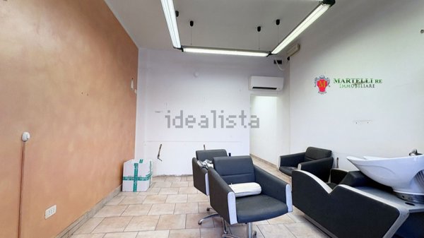 locale commerciale in vendita a Firenze in zona Bellariva