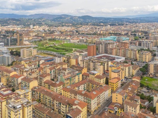 locale commerciale in vendita a Firenze in zona Novoli