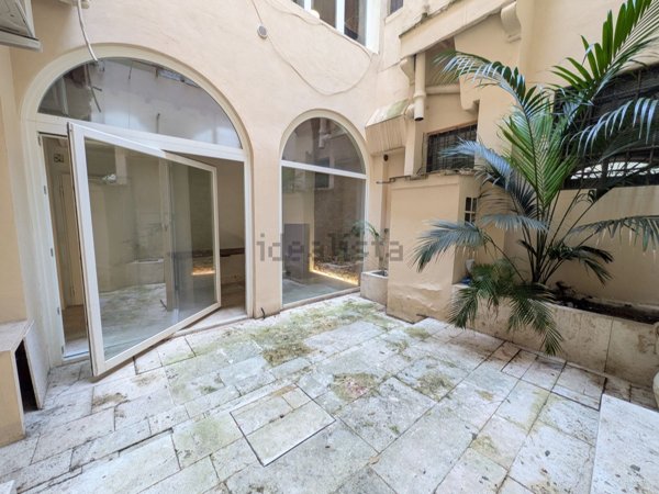 locale di sgombero in vendita a Firenze in zona Centro San Frediano