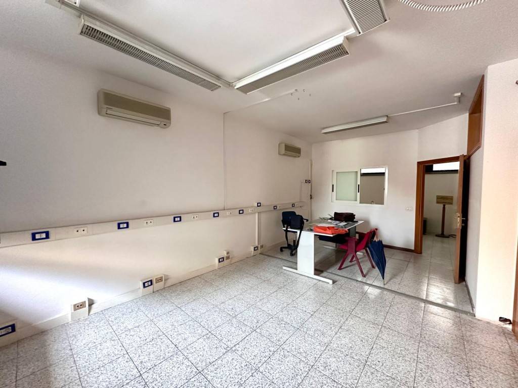 ufficio in vendita a Firenze in zona Gavinana