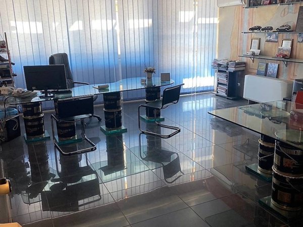 locale commerciale in vendita a Firenze