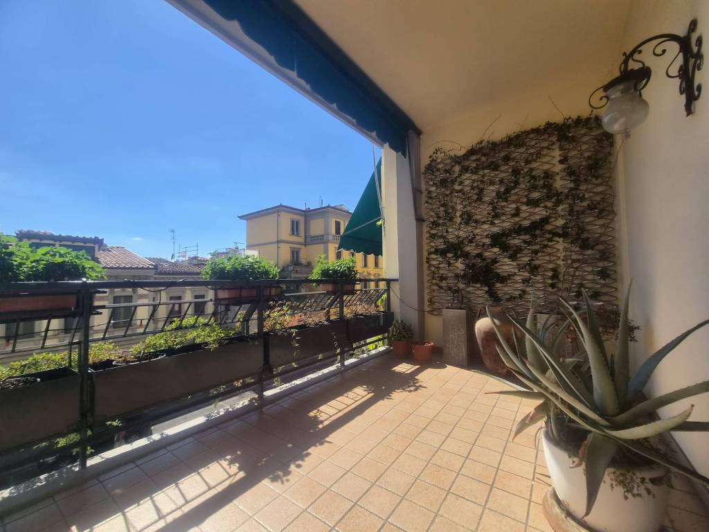 appartamento in vendita a Firenze in zona Campo di Marte