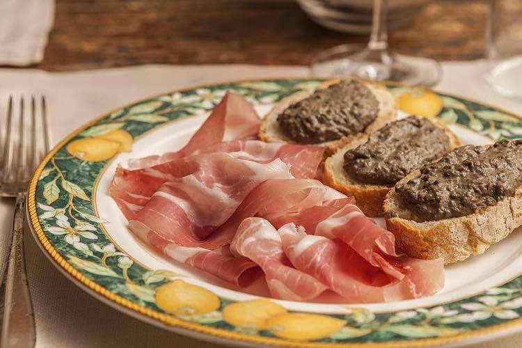 negozio in vendita a Firenze in zona Campo di Marte