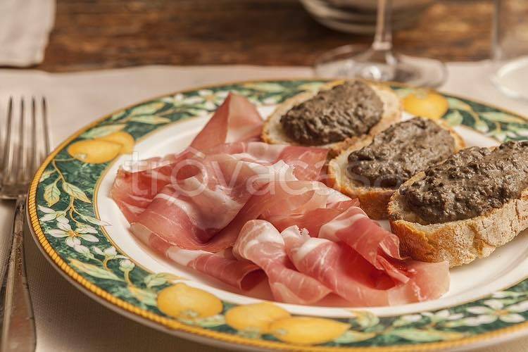 negozio in vendita a Firenze in zona Campo di Marte