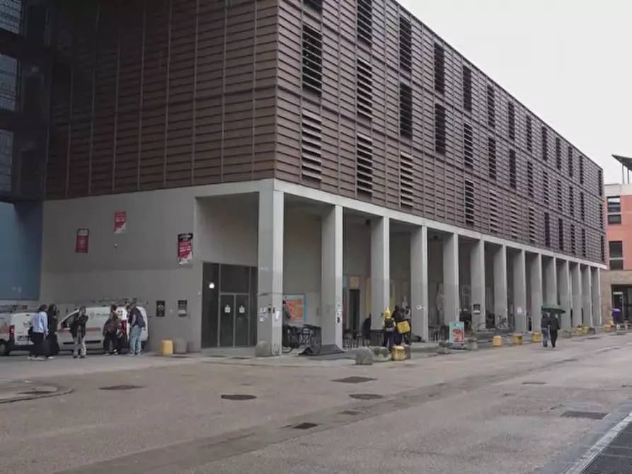 negozio in vendita a Firenze in zona Novoli