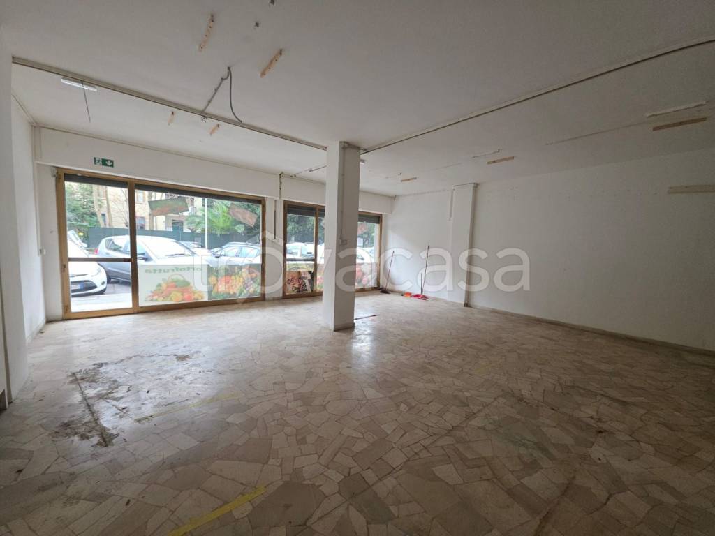 negozio in vendita a Firenze in zona Novoli