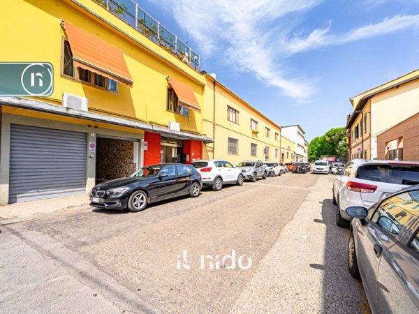 locale commerciale in vendita a Firenze in zona Careggi