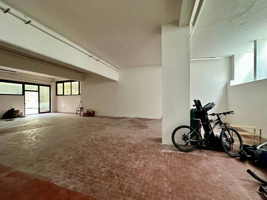 negozio in vendita a Firenze in zona Novoli