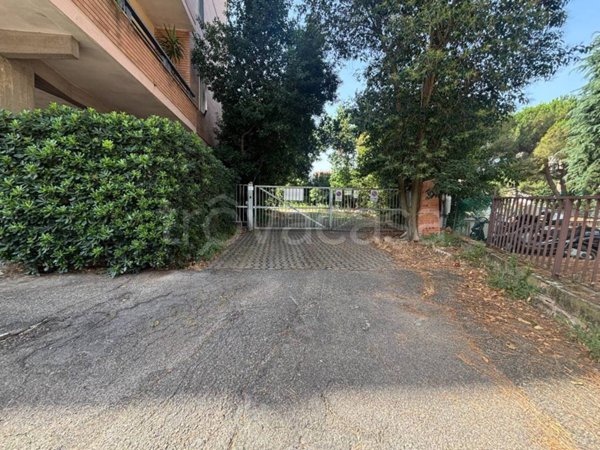 box auto in vendita a Firenze in zona Legnaia