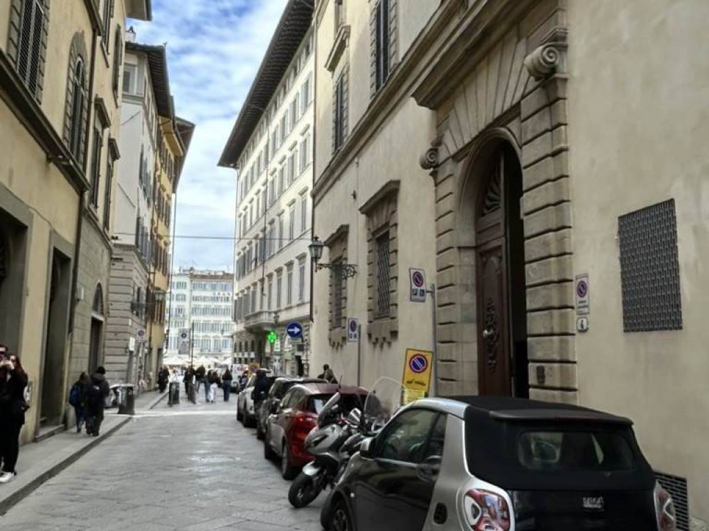 appartamento in vendita a Firenze in zona Centro Santa Maria Novella