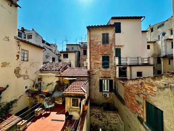 appartamento in vendita a Firenze in zona Centro San Lorenzo