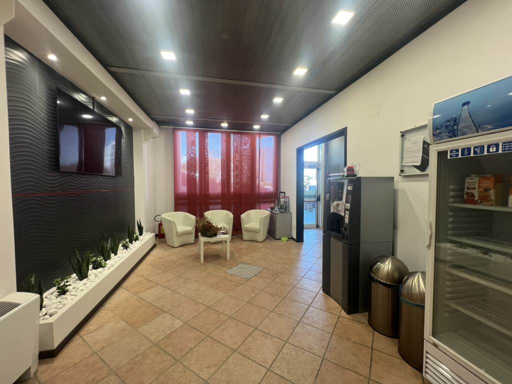 locale commerciale in vendita a Firenze