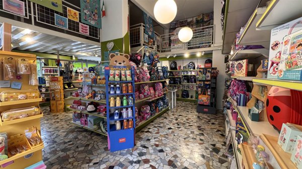 negozio in vendita a Firenze in zona Isolotto