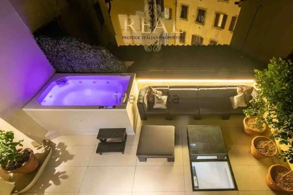 appartamento in vendita a Firenze in zona Centro Santa Maria Novella