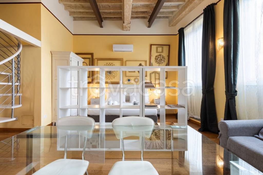 appartamento in vendita a Firenze in zona Centro Santa Maria Novella