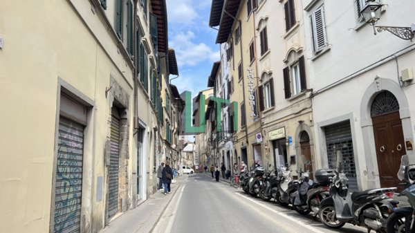 locale commerciale in vendita a Firenze in zona Centro San Frediano