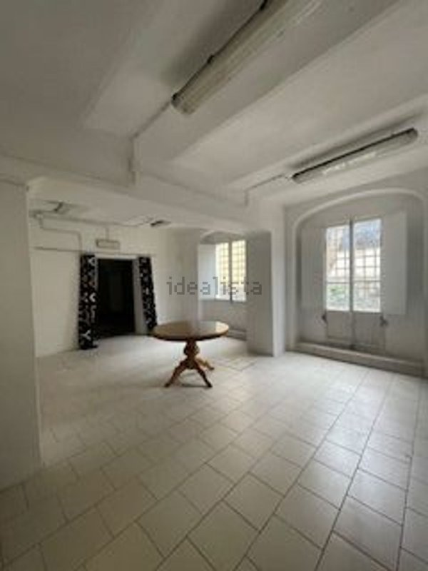 locale commerciale in vendita a Firenze in zona Centro San Frediano