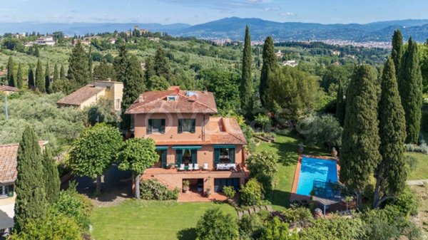 casa indipendente in vendita a Firenze in zona Centro Duomo