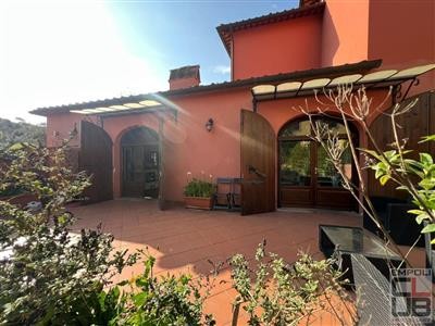 casa indipendente in vendita a Firenze in zona Centro Santa Maria Novella