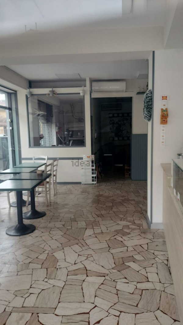locale commerciale in vendita a Firenze in zona Legnaia