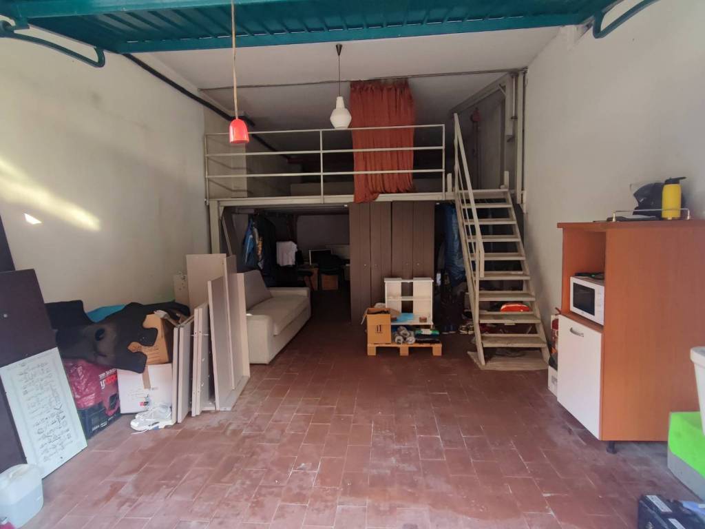 box auto in vendita a Firenze in zona Novoli