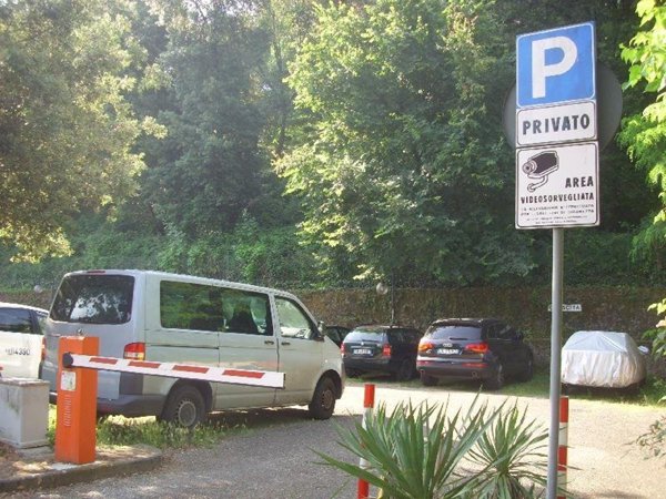 box auto in vendita a Firenze in zona Legnaia