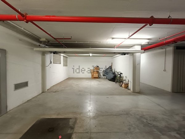 box auto in vendita a Firenze in zona Legnaia