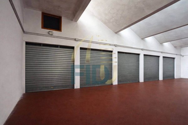 box auto in vendita a Firenze in zona Legnaia