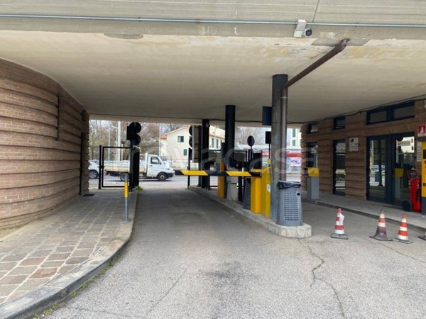 box auto in vendita a Firenze in zona Legnaia