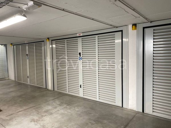 box auto in vendita a Firenze in zona Legnaia