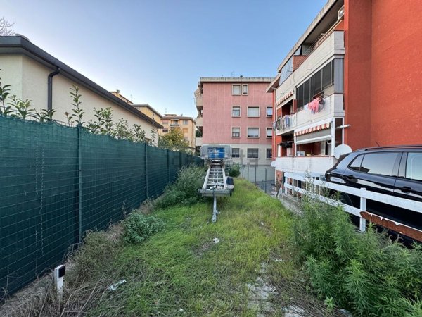 box auto in vendita a Firenze in zona Legnaia