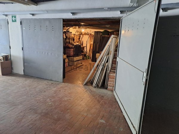 box auto in vendita a Firenze in zona Legnaia