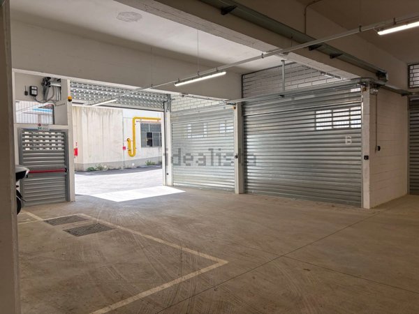 box auto in vendita a Firenze in zona Novoli