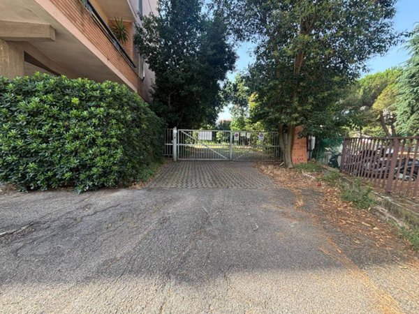 box auto in vendita a Firenze in zona Legnaia