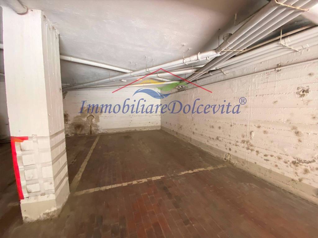 box auto in vendita a Firenze in zona Novoli