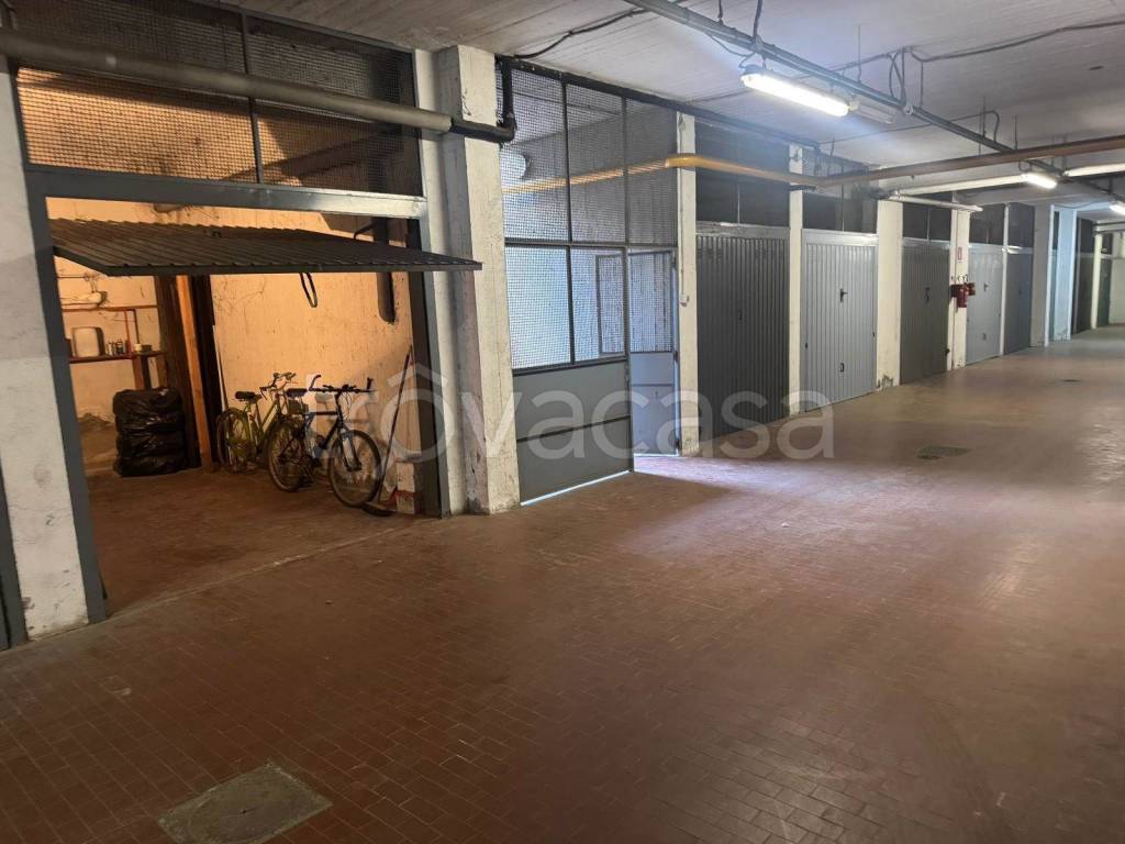 box auto in vendita a Firenze in zona Gavinana