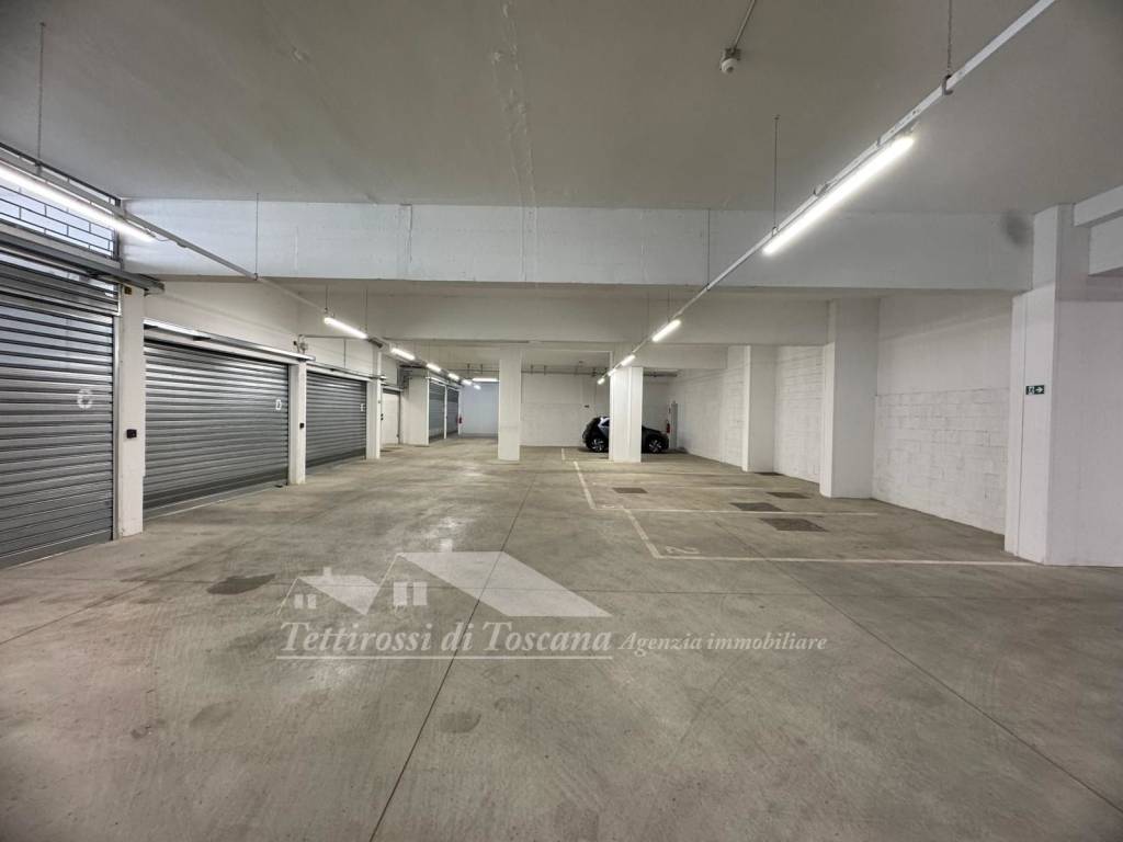 box auto in vendita a Firenze in zona Novoli