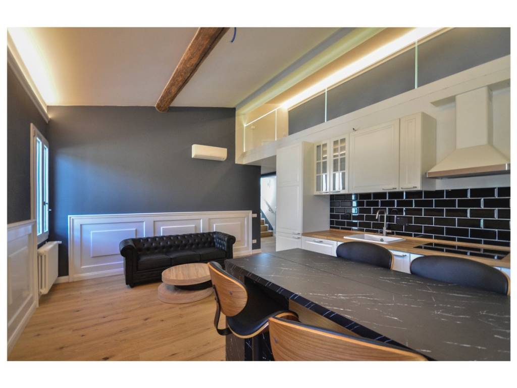 appartamento in vendita a Firenze in zona Centro San Lorenzo