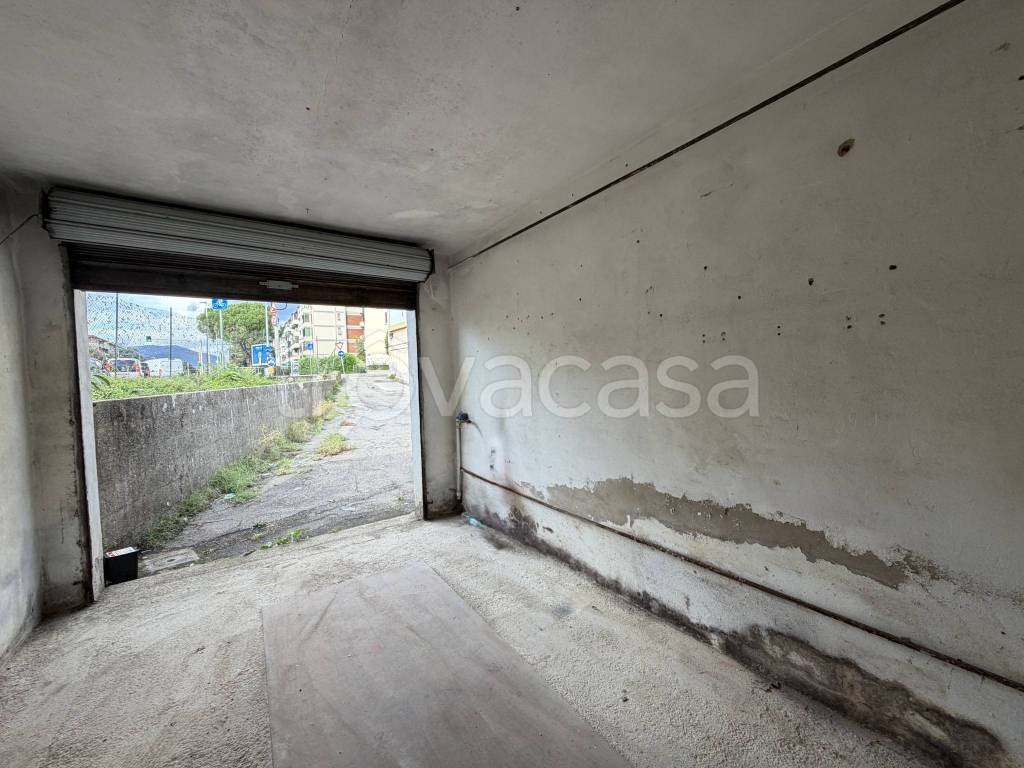 box auto in vendita a Firenze in zona Legnaia