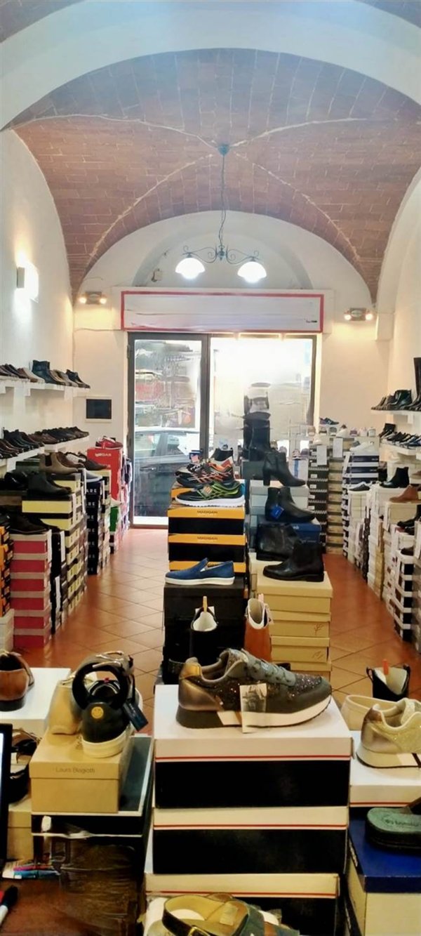 locale commerciale in vendita a Firenze in zona Campo di Marte