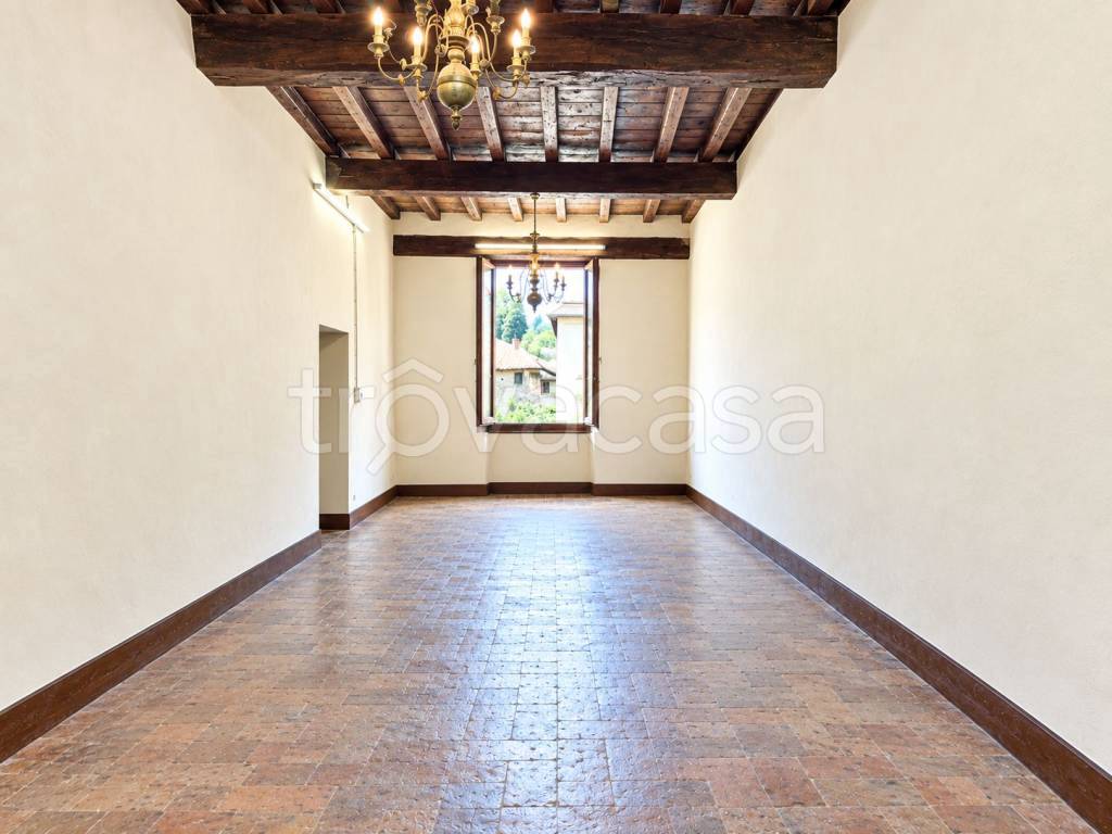 locale commerciale in vendita a Firenze in zona Centro Santa Croce