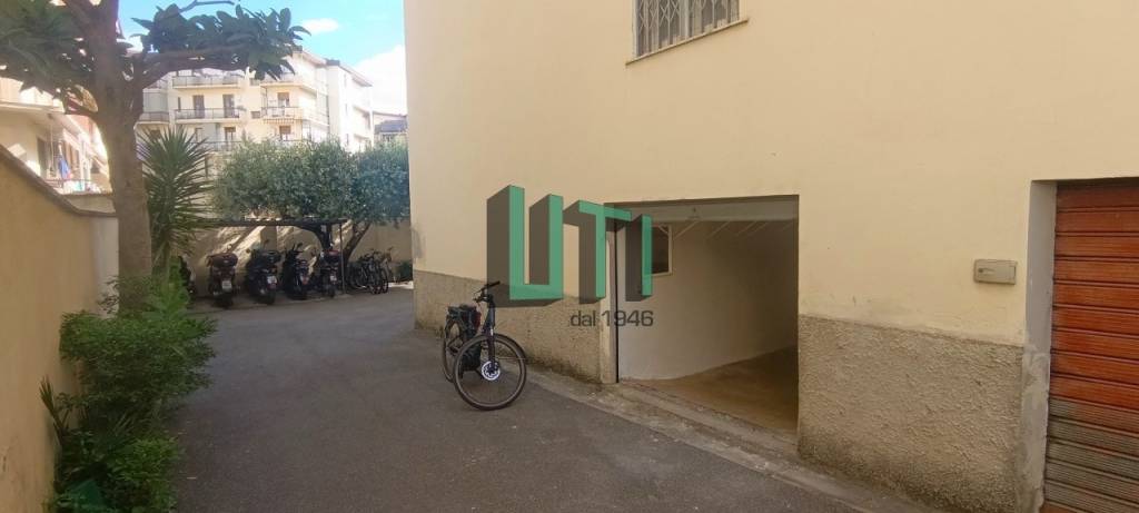 box auto in vendita a Firenze in zona Gavinana