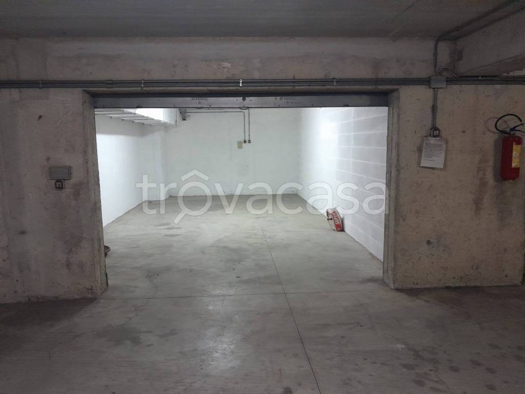 box auto in vendita a Firenze in zona Legnaia