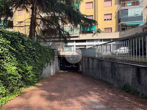 box auto in vendita a Firenze in zona Legnaia